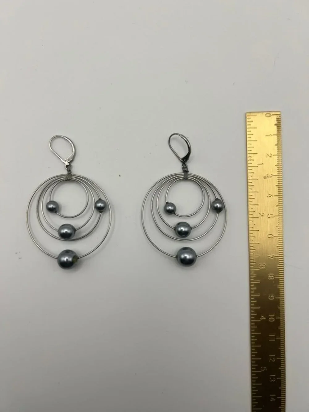 Handmade Wire Wrap Orbit Hoop Earrings Silver Tone Gray Pearl Bead Accent - Picture 5 of 5